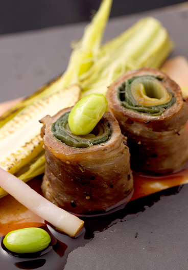 地元の食材を活かした季節のお料理をご用意。